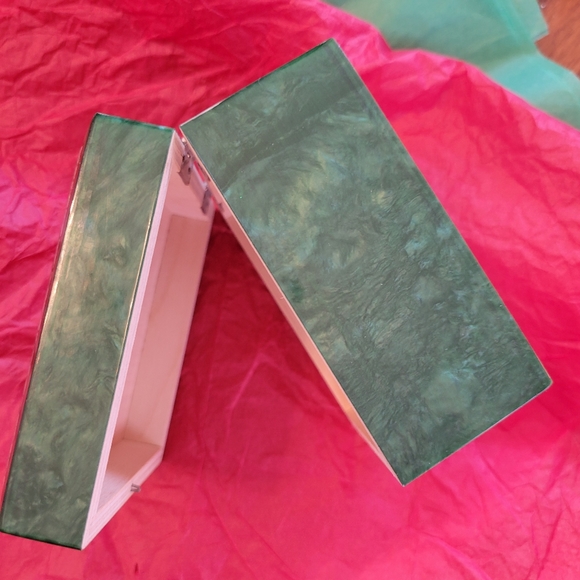 Russian Lacquered Trinket Box ~ Handpainted (?) ~ Pretty! - Picture 14 of 15